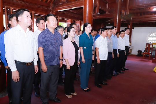 Lãnh đạo tỉnh Quảng Ngãi dâng hoa, dâng hương tưởng niệm các anh hùng liệt sĩ tại Nghệ An