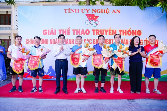 Khai mạc Giải thể thao chào mừng ngày truyền thống các Ban Đảng, UBKT và Văn phòng Tỉnh ủy 