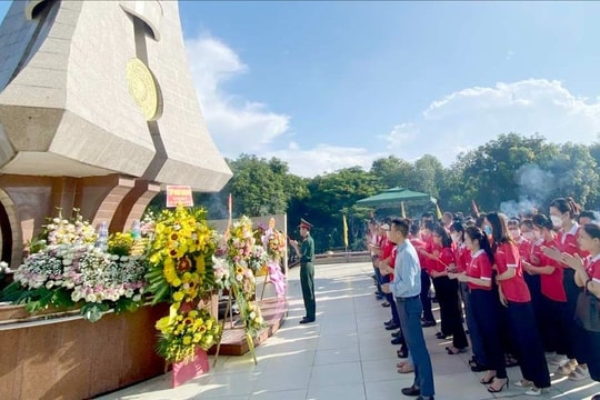 Viettel Nghệ An tổ chức các hoạt động ‘Đền ơn đáp nghĩa’ nhân kỷ niệm 76 năm ngày Thương binh - Liệt sĩ 