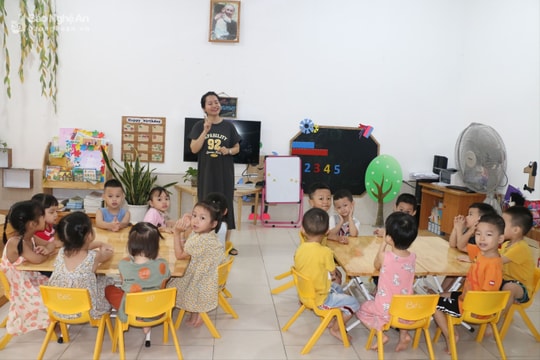 Vì sao nhiều giáo viên mầm non ở thành phố Vinh xin nghỉ việc dù đã vào biên chế?