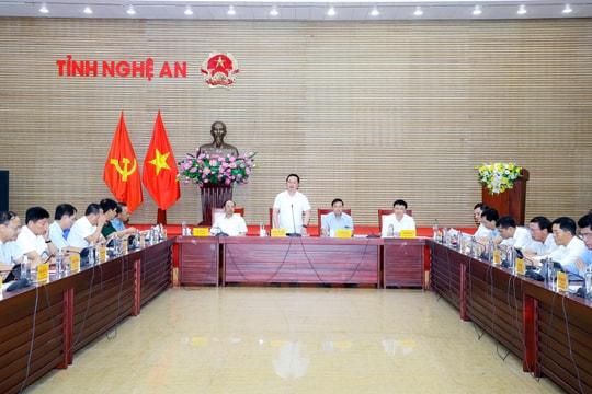 Chủ tịch UBND tỉnh Nguyễn Đức Trung chủ trì phiên họp UBND tỉnh tháng 7