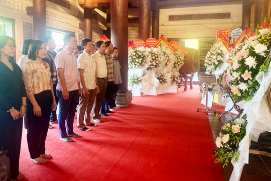 Ban Nội chính Tỉnh ủy dâng hương tại Nghĩa trang Liệt sĩ huyện Đô Lương và Khu Di tích lịch sử Quốc gia Truông Bồn