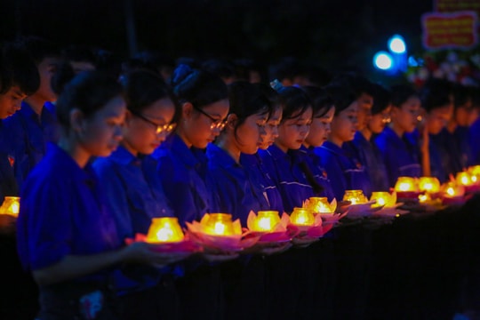 Lễ thắp nến tri ân tại Nghĩa trang Liệt sĩ quốc tế Việt - Lào