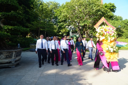 Ban Tuyên giáo Tỉnh ủy dâng hương tưởng niệm Chủ tịch Hồ Chí Minh và tri ân các Anh hùng liệt sĩ