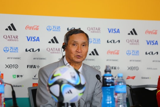 HLV Mai Đức Chung: 'Thời tiết ở Hamilton lạnh, nhưng trái tim cầu thủ nữ Việt Nam nóng lắm'