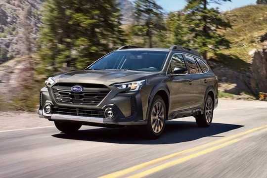 Hàng loạt ô tô đại hạ giá, có xe mới ra đã giảm giá sâu tới 400 triệu đồng