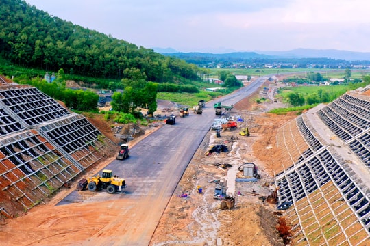 Huy động tối đa nhân lực và vật lực để cao tốc Nghi Sơn - Diễn Châu thông xe đúng dịp 2/9