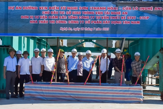 Hợp long cầu Lạch Vạn thuộc Dự án Đường ven biển Nghi Sơn (Thanh Hóa) đến Cửa Lò (Nghệ An)