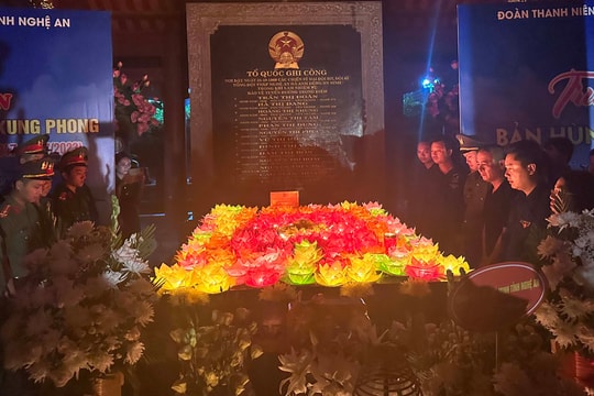 Tuổi trẻ Nghệ An thắp nến tri ân các Anh hùng liệt sĩ 