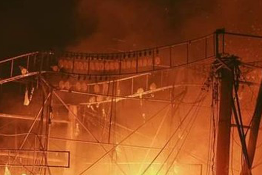 Nhiều tàu cá Nghệ An bốc cháy trong đêm