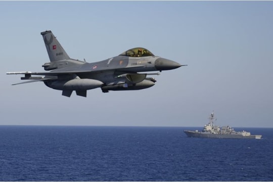 Chuyên gia CIA: F-16 sẽ chỉ là một 'món đồ chơi khác' đối với Moskva