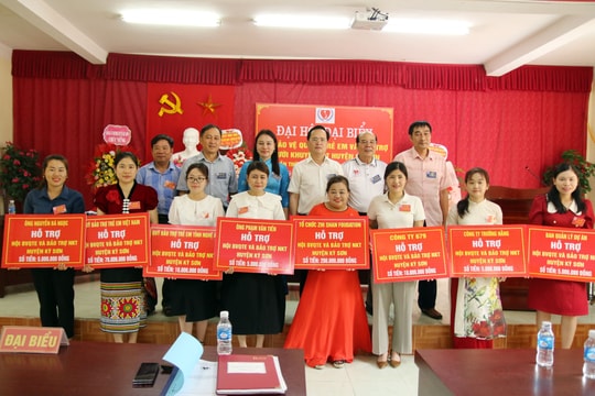 300 triệu đồng ủng hộ cho trẻ mồ côi và người khuyết tật Kỳ Sơn