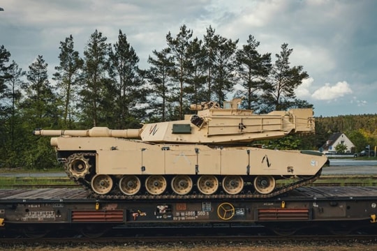 Politico: Xe tăng Mỹ Abrams sẽ tới Ukraine vào tháng 9 sau khi tháo bỏ công nghệ 'nhạy cảm'