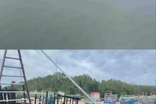 Nhiều tàu cá ở Nghệ An bị thiêu rụi hoàn toàn sau hoả hoạn