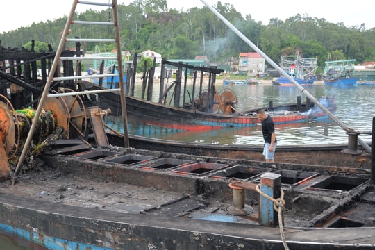 Xác định nguyên nhân ban đầu gây cháy tàu cá ở Quỳnh Lưu