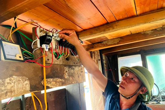 Sau vụ cháy, ngư dân Quỳnh Lưu tăng cường kiểm tra các thiết bị điện trên tàu cá