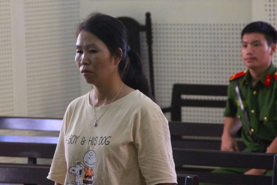 'Nối gót' chồng vào tù mới lo lắng cho đàn con thơ