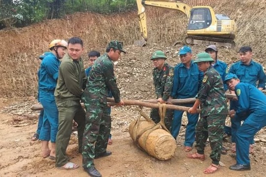 Phát hiện quả bom gần 3,5 tạ còn nguyên kíp nổ khi đào móng nhà