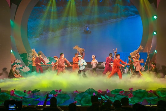 Ví, giặm Nghệ Tĩnh hội tụ cùng quan họ Bắc Ninh và hò, lý Nam Bộ trong đêm khai mạc Hội diễn Đàn, hát dân ca 3 miền