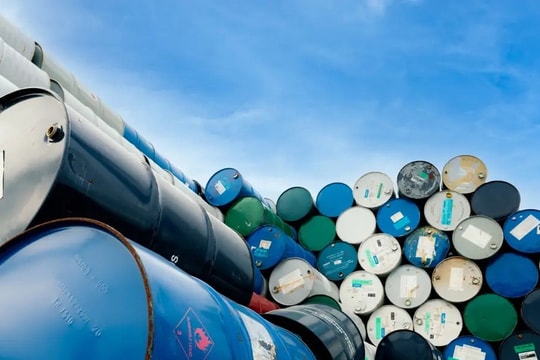 Giá xăng dầu hôm nay trên thị trường thế giới có xu hướng suy giảm