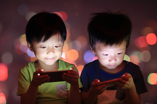 Trẻ em Trung Quốc sẽ chỉ được sử dụng điện thoại thông minh tối đa 2 giờ mỗi ngày