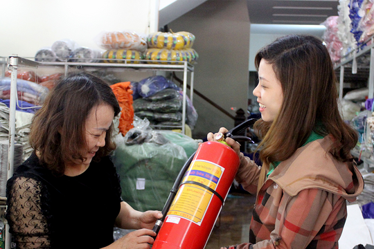 Phát động phong trào 'Nhà tôi có bình chữa cháy'