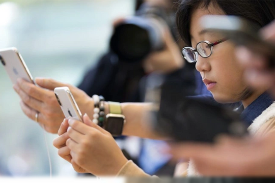 Trung Quốc đề xuất quy định trẻ em sẽ chỉ được sử dụng điện thoại thông minh tối đa 2 giờ mỗi ngày
