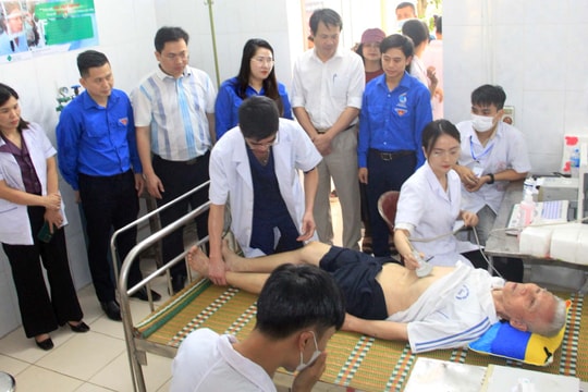 Gần 1.500 người được khám, cấp thuốc miễn phí trong chương trình 'Nắng mùa Hạ' tại Nghệ An 