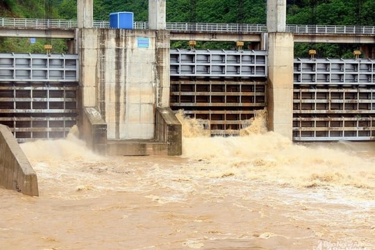 Hồ chứa thủy điện Bản Ang, Nậm Mô tiếp tục được vận hành xả nước