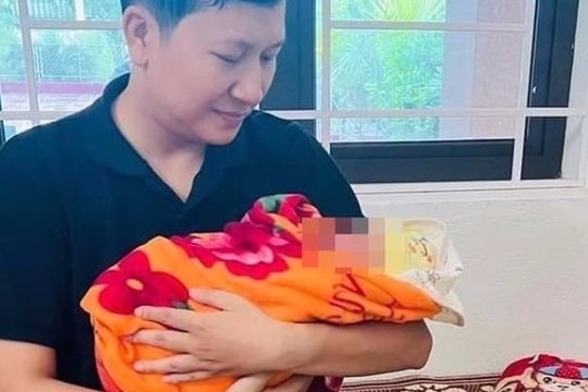 Phát hiện bé sơ sinh bị bỏ rơi trước phòng khám tư ở Yên Thành
