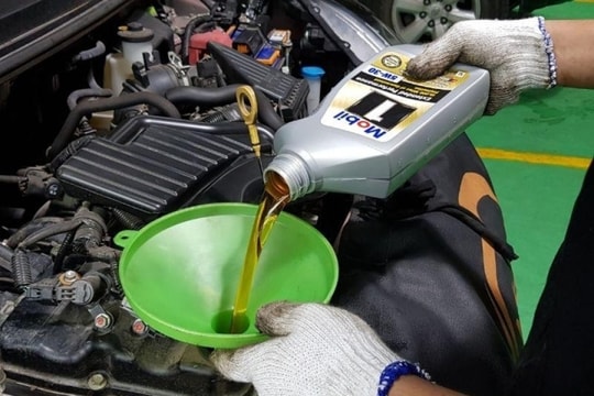 Hướng dẫn tự thay nhớt động cơ cho ô tô