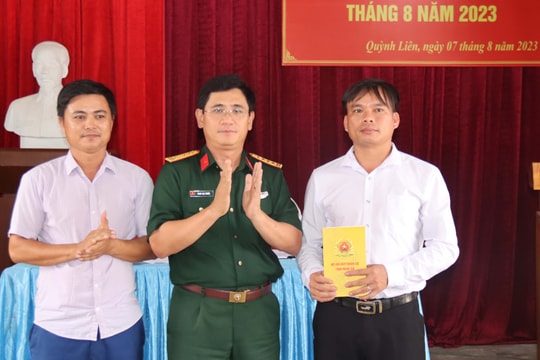 Chỉ huy trưởng Bộ Chỉ huy Quân sự tỉnh dự sinh hoạt chi bộ cơ sở tại thị xã Hoàng Mai