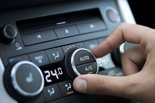 Nút A/C trên ô tô có tác dụng gì?