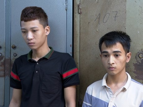 Rủ nhau đập kính xe ôtô để trộm tài sản, hai thanh niên bị bắt
