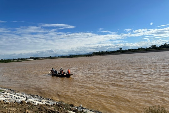 Tìm kiếm người đàn ông mất tích nghi do đuối nước