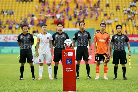 Có phải 'trọng tài nội mới hiểu bóng đá Việt Nam'?