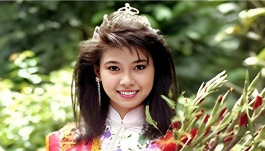 Phần thi ứng xử năm 16 tuổi của Hoa hậu Hà Kiều Anh bỗng 'gây sốt' trở lại