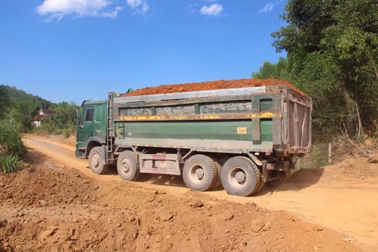 Hơn 260 phương tiện kinh doanh vận tải tại Nghệ An bị thu hồi phù hiệu 