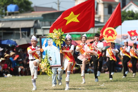 Tưng bừng duyệt nghi thức đội kỷ niệm 78 năm Cách mạng Tháng Tám và Quốc khánh 2/9 