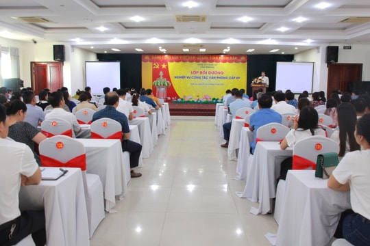 Hơn 150 cán bộ tham gia lớp bồi dưỡng nghiệp vụ Văn phòng cấp uỷ tại Nghệ An