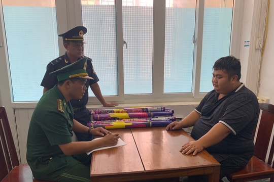 Bắt giữ đối tượng cất giấu 26 kg pháo nổ trong xe đầu kéo