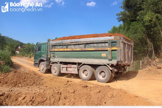 Nghệ An thu hồi phù hiệu của 266 phương tiện vận tải 