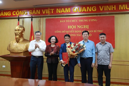 Trao quyết định bổ nhiệm Trợ lý Thường trực Ban Bí thư, Trưởng ban Tổ chức Trung ương