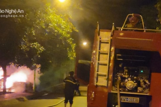  Xe ô tô của người dân ở thành phố Vinh bốc cháy lúc rạng sáng