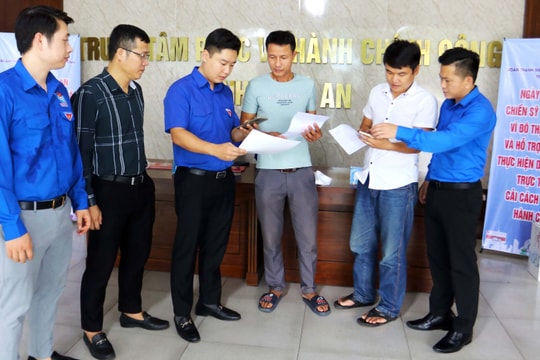 Hơn 20.000 người dân được hỗ trợ thực hiện dịch vụ công trực tuyến trong ngày cao điểm tình nguyện vì đô thị văn minh 