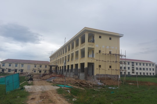 Dự án chưa đền bù giải phóng mặt bằng đã thi công gần xong