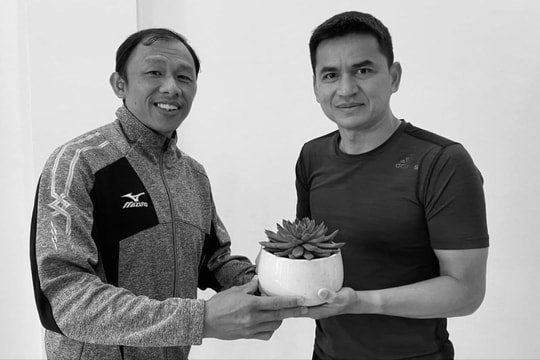 Huấn luyện viên Kiatisuk nghẹn ngào kể về người bạn tri kỷ Dương Minh Ninh