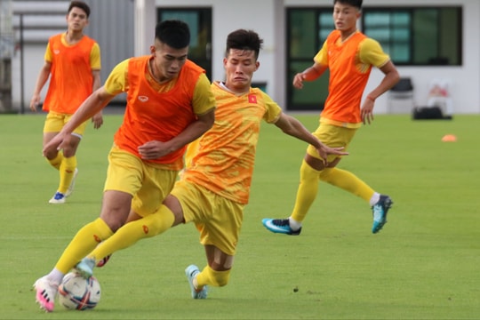 Đội tuyển U23 Việt Nam tập buổi đầu tiên tại Thái Lan