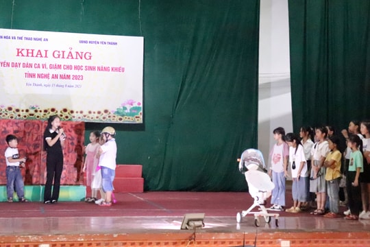 Khai mạc các lớp truyền dạy Dân ca ví, giặm Nghệ Tĩnh cho học sinh 