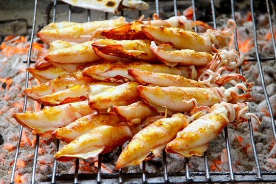 Hải sản nướng Nghệ An giá gấp đôi hải sản tươi vẫn đắt hàng